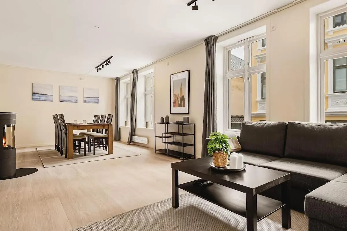Dinbnb Apartments - Idyllic Location - 3 Bedroom Bergen